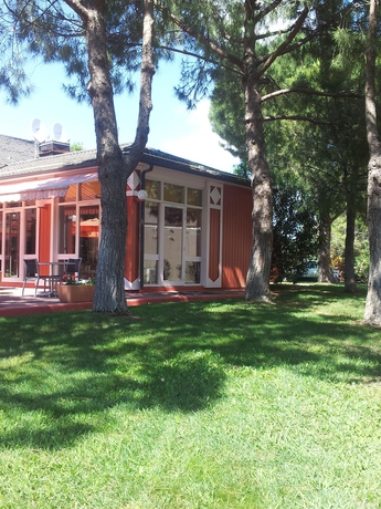 Imagen de los exteriores del Hotel Halt. Foto 14