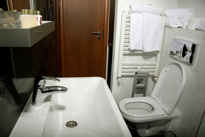 Imagen de la habitación del Hotel Hamburg, SKOPJE. Foto 11