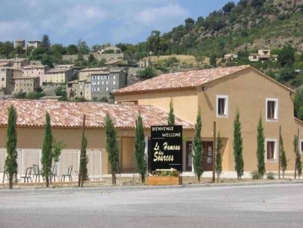 Imagen de los exteriores del Hotel Hameau des Sources. Foto 14