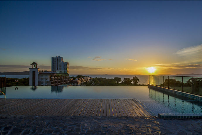 Imagen de la piscina del Hotel Hamilton Grand Residence. Foto 14