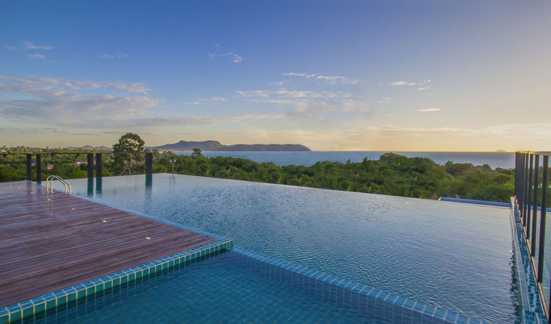 Imagen de la piscina del Hotel Hamilton Grand Residence. Foto 15