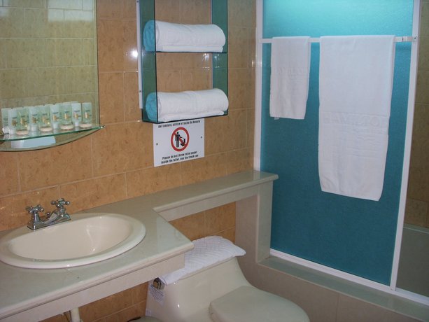 Imagen de la habitación del Hotel Hamilton, Manta. Foto 18