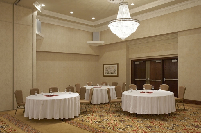 Imagen de los interiores del Hotel Hamilton Plaza and Conference Center. Foto 17