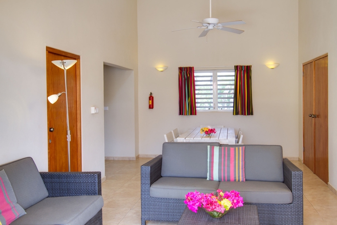 Imagen de los interiores del Hotel Hamlet Oasis Resort. Foto 11