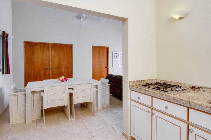 Imagen de la habitación del Hotel Hamlet Oasis Resort. Foto 4