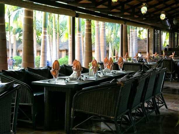 Imagen del bar/restaurante del Hotel Hampi International. Foto 8