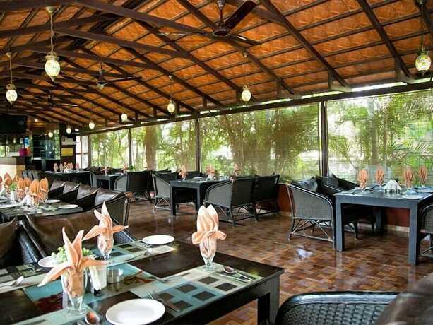 Imagen del bar/restaurante del Hotel Hampi International. Foto 9