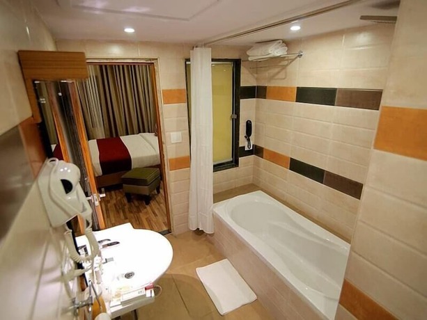 Imagen de la habitación del Hotel Hampi International. Foto 13