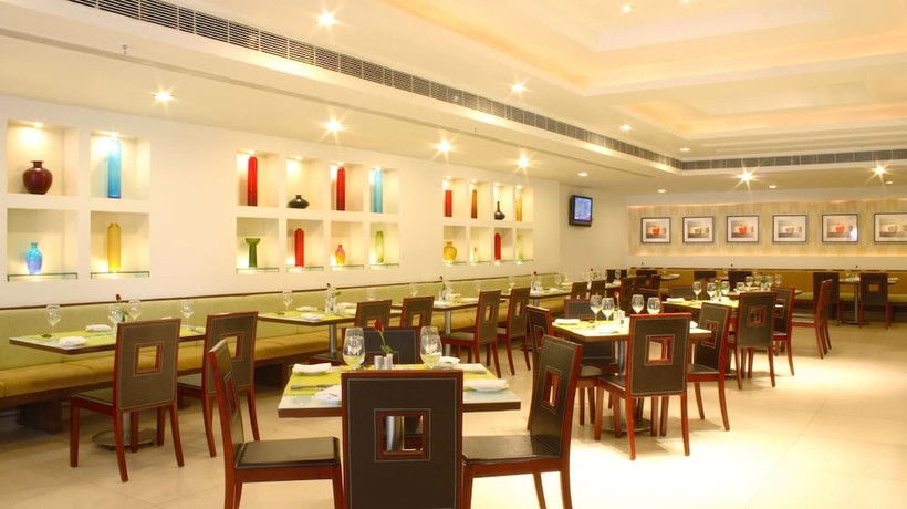 Imagen del bar/restaurante del Hotel Hampshire Plaza Hyderabad. Foto 3