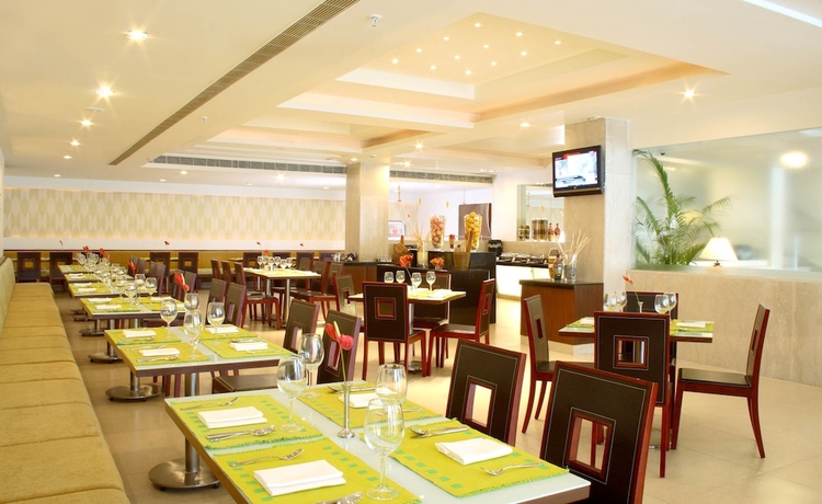 Imagen del bar/restaurante del Hotel Hampshire Plaza Hyderabad. Foto 8