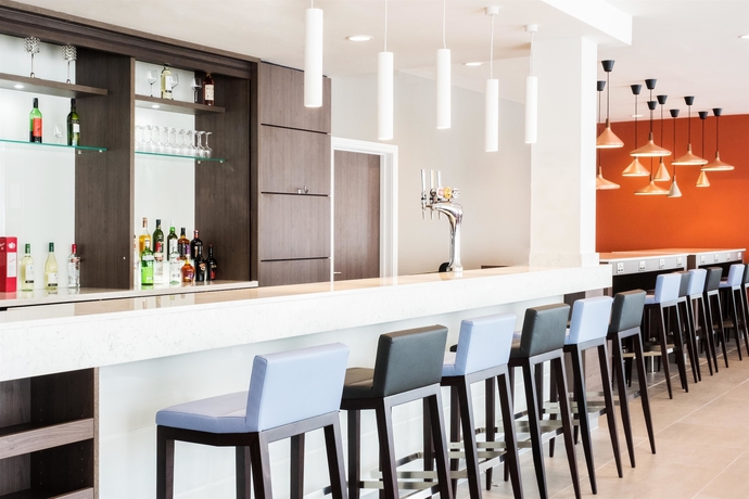 Imagen del bar/restaurante del Hotel Hampton By Hilton Aberdeen Westhill. Foto 6
