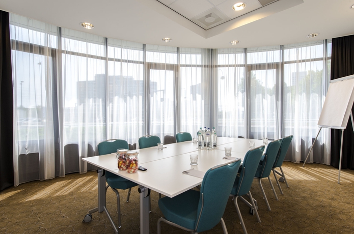 Imagen de los interiores del Hotel Hampton By Hilton Amsterdam Airport Schiphol. Foto 12