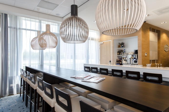 Imagen del bar/restaurante del Hotel Hampton By Hilton Amsterdam Airport Schiphol. Foto 6