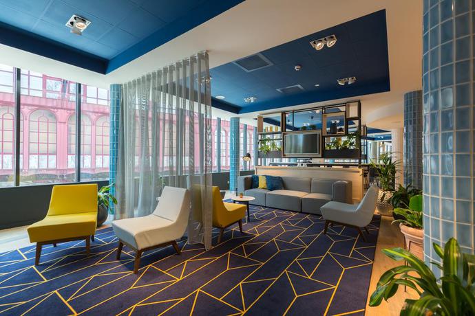 Imagen de los interiores del Hotel Hampton By Hilton Antwerp Central Station. Foto 16