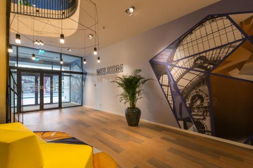 Imagen de los interiores del Hotel Hampton By Hilton Antwerp Central Station. Foto 17