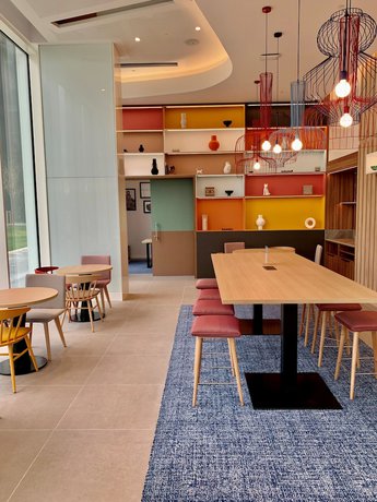 Imagen de los interiores del Hotel Hampton By Hilton Barcelona Fira Gran Via. Foto 12