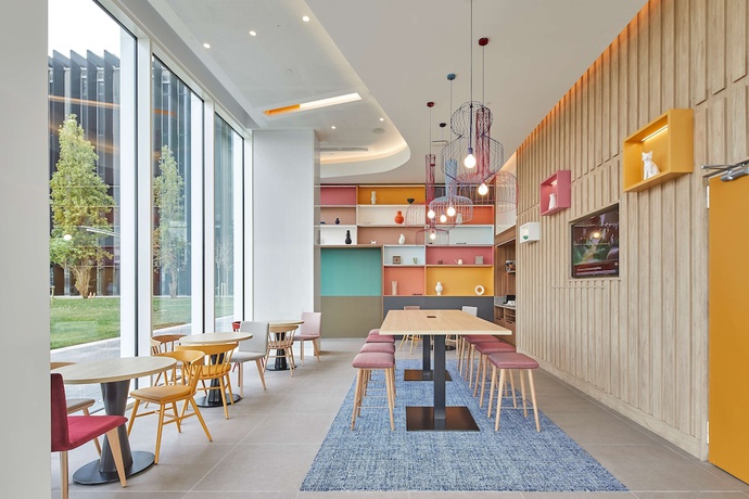 Imagen de los interiores del Hotel Hampton By Hilton Barcelona Fira Gran Via. Foto 16