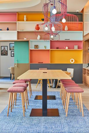 Imagen de los interiores del Hotel Hampton By Hilton Barcelona Fira Gran Via. Foto 17