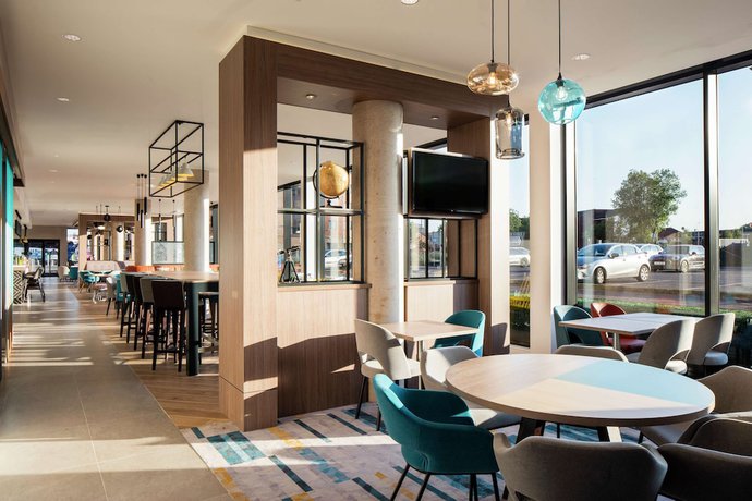Imagen de los interiores del Hotel Hampton By Hilton Belfast City Centre. Foto 13