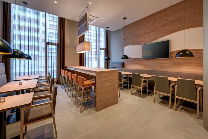 Imagen del bar/restaurante del Hotel Hampton By Hilton Berlin City Centre Alexanderplatz. Foto 4