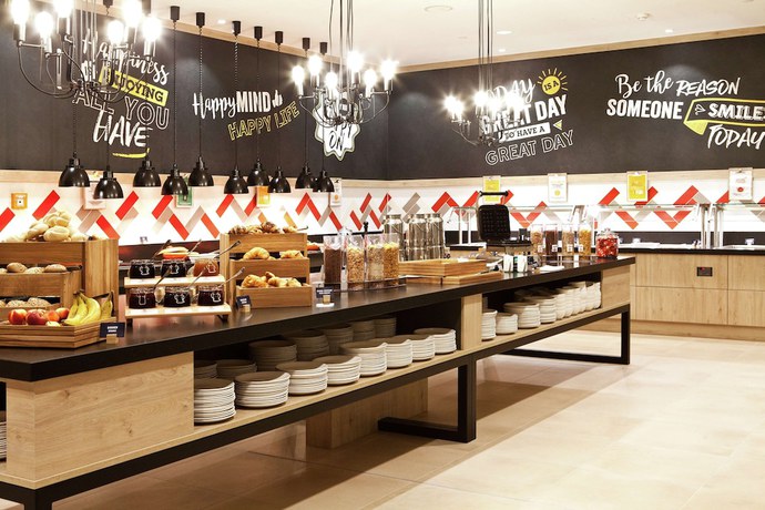 Imagen del bar/restaurante del Hotel Hampton By Hilton Berlin City East Side Gallery. Foto 2