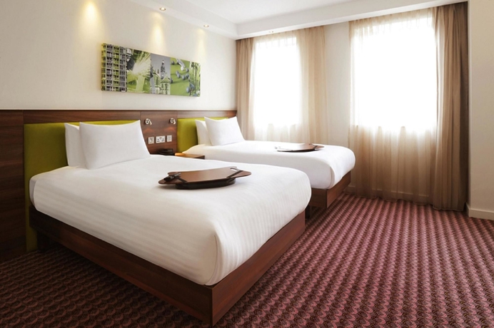 Imagen de los interiores del Hotel Hampton By Hilton Birmingham Broad Street. Foto 11