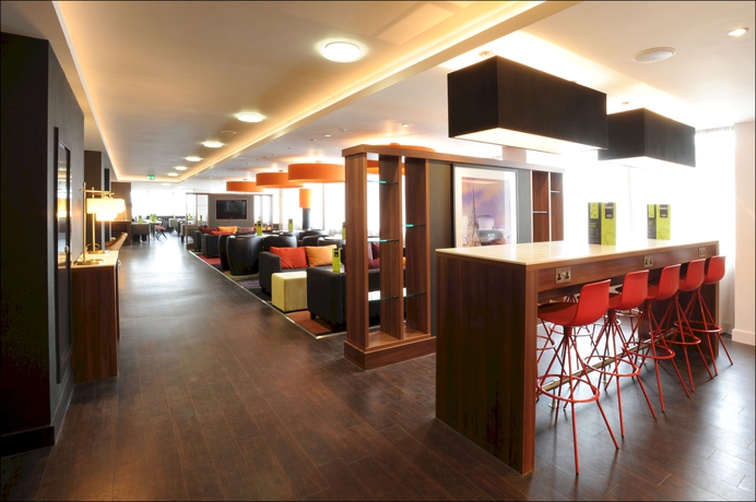 Imagen de los interiores del Hotel Hampton By Hilton Birmingham Broad Street. Foto 14