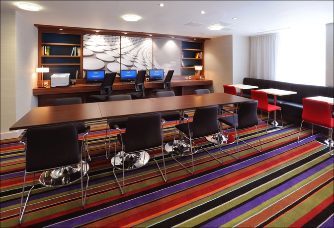 Imagen de los interiores del Hotel Hampton By Hilton Birmingham Broad Street. Foto 15