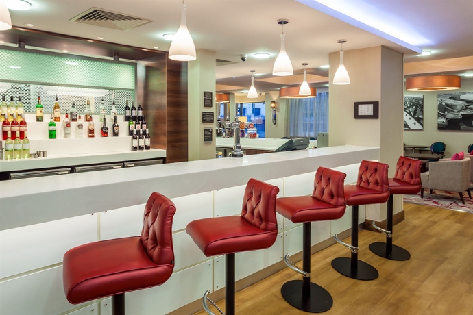 Imagen del bar/restaurante del Hotel Hampton By Hilton Birmingham Jewellery Quarter. Foto 4