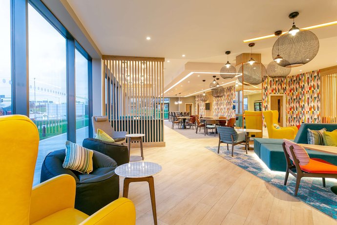 Imagen de los interiores del Hotel Hampton By Hilton Blackburn. Foto 14
