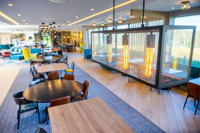 Imagen de los interiores del Hotel Hampton By Hilton Blackburn. Foto 16