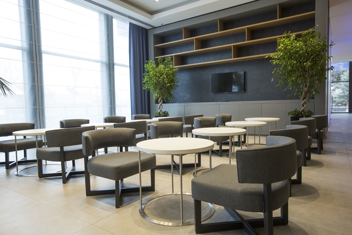 Imagen de los interiores del Hotel Hampton By Hilton Bolu. Foto 14
