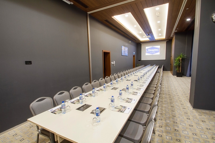 Imagen de los interiores del Hotel Hampton By Hilton Bolu. Foto 19