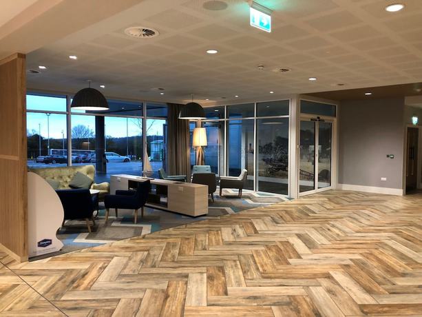 Imagen de los interiores del Hotel Hampton By Hilton Bristol Airport. Foto 17