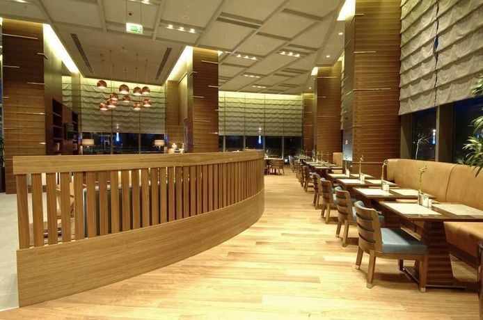 Imagen del bar/restaurante del Hotel Hampton By Hilton Bursa. Foto 2