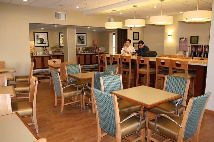 Imagen del bar/restaurante del Hotel Hampton By Hilton Chihuahua. Foto 2