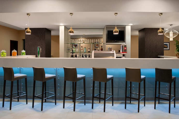 Imagen del bar/restaurante del Hotel Hampton By Hilton Cluj-napoca. Foto 6