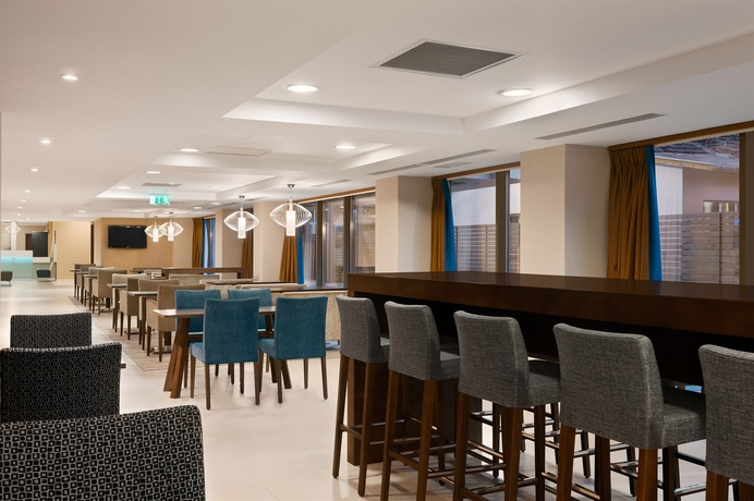 Imagen del bar/restaurante del Hotel Hampton By Hilton Cluj-napoca. Foto 8