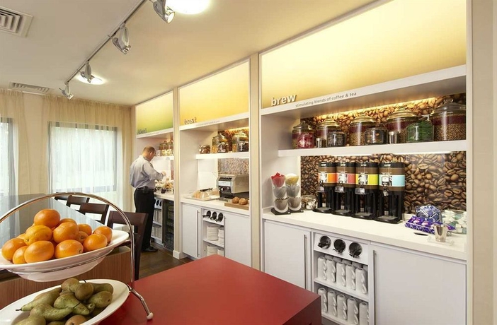 Imagen del bar/restaurante del Hotel Hampton By Hilton Corby/kettering. Foto 2