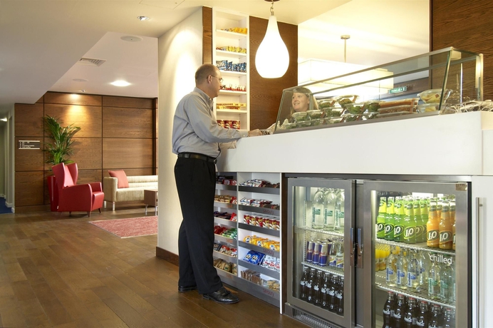 Imagen del bar/restaurante del Hotel Hampton By Hilton Corby/kettering. Foto 5