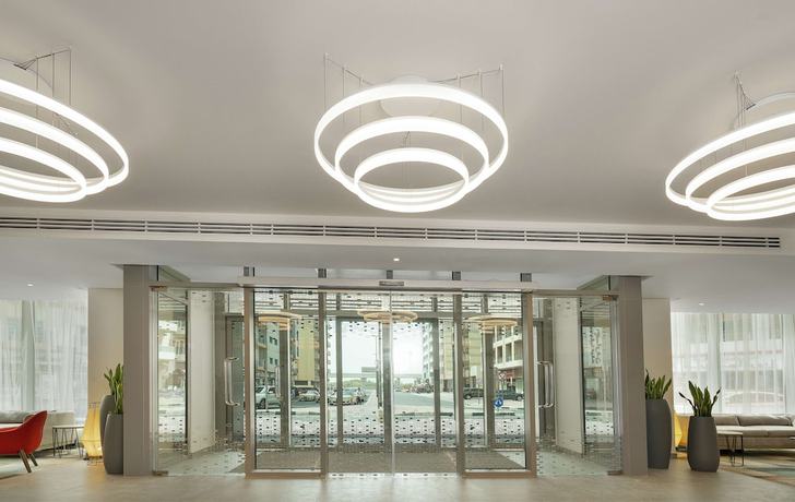 Imagen de los interiores del Hotel Hampton By Hilton Dubai Al Barsha. Foto 16