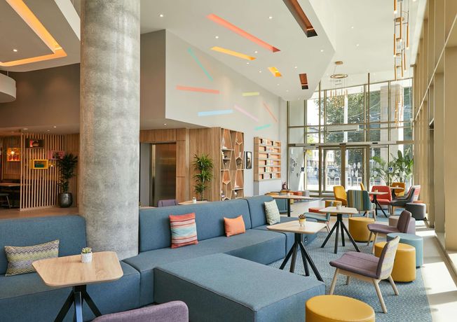 Imagen de los interiores del Hotel Hampton By Hilton Dublin City Centre. Foto 18