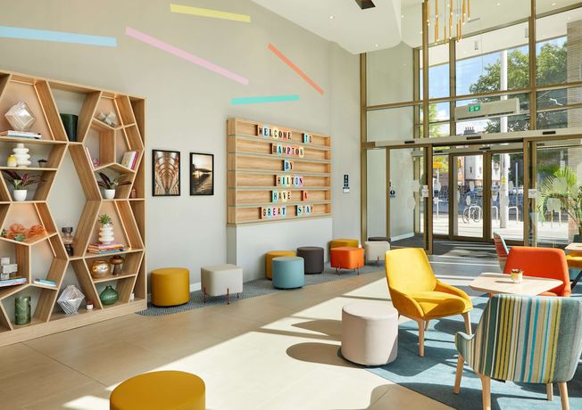 Imagen de los interiores del Hotel Hampton By Hilton Dublin City Centre. Foto 19