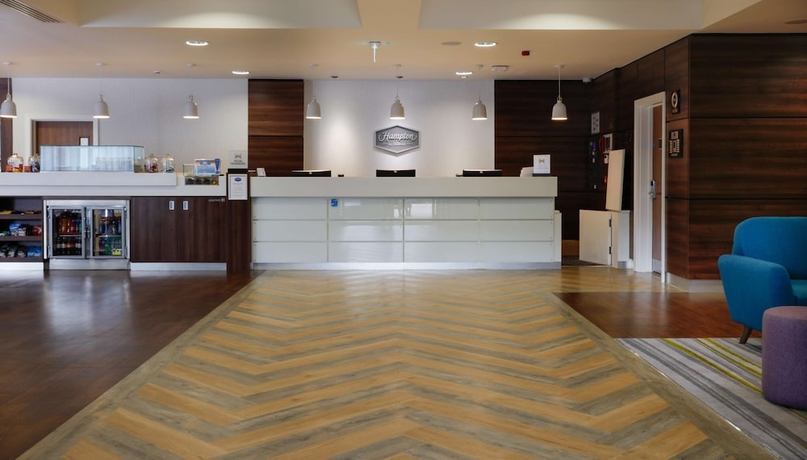 Imagen de los interiores del Hotel Hampton By Hilton Exeter Airport. Foto 18