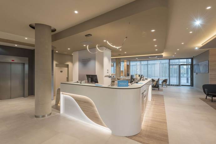 Imagen de los interiores del Hotel Hampton By Hilton Frankfurt Airport. Foto 8