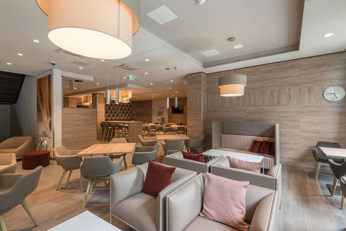 Imagen del bar/restaurante del Hotel Hampton By Hilton Frankfurt City Centre East. Foto 2