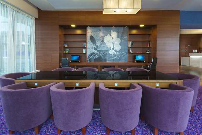 Imagen de los interiores del Hotel Hampton By Hilton Gdansk Airport. Foto 14