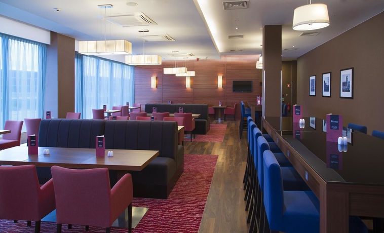 Imagen del bar/restaurante del Hotel Hampton By Hilton Gdansk Airport. Foto 7