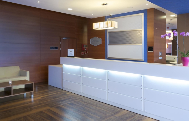 Imagen de los interiores del Hotel Hampton By Hilton Gdansk Airport. Foto 17