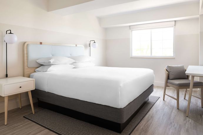 Imagen de la habitación del Hotel Hampton By Hilton Grand Cayman Seven Mile Beach. Foto 7